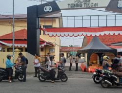 Sambut HUT RI ke – 80 Tahun, Polres Tebingtinggi Bagikan 100 Bendera Merah Putih