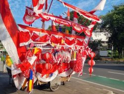 Jelang HUT ke-80 RI, Pedagang Bendera Merah Putih Mulai Marak di Sejumlah Titik Kota Medan