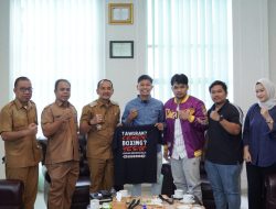 Suasana penuh kebanggaan dan dukungan menyelimuti Balai Kota Tebing Tinggi saat Wali Kota lepas atlet MMA Martin Akbar