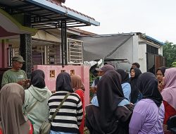 Suara Gemuruh Massa Warnai Aksi Unjuk Rasa Relawan ke Kediaman Jurnalis